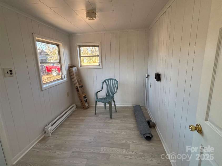 142 26th Street, Hickory, NC 28602.  MLS# CAR4334608, YatesRealty ID 13182. 
