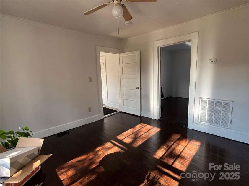 142 26th Street, Hickory, NC 28602.  MLS# CAR4334608, YatesRealty ID 13182. 
