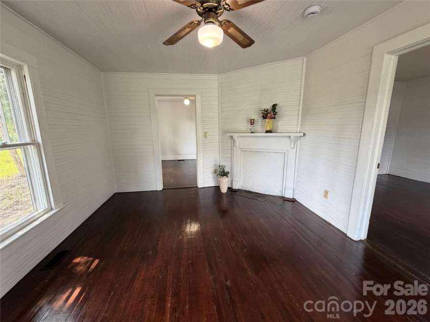 142 26th Street, Hickory, NC 28602.  MLS# CAR4423588, YatesRealty ID 13182. 