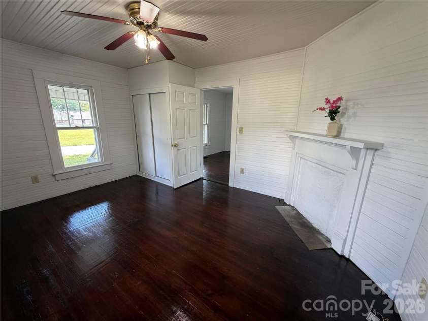 142 26th Street, Hickory, NC 28602.  MLS# CAR4423588, YatesRealty ID 13182. 