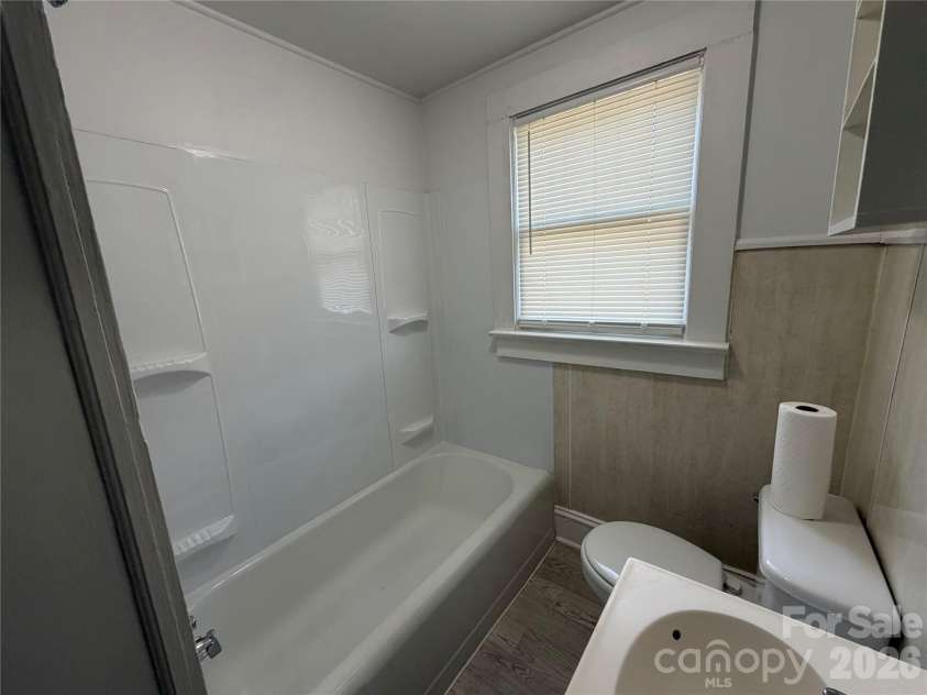 142 26th Street, Hickory, NC 28602.  MLS# CAR4423588, YatesRealty ID 13182. 