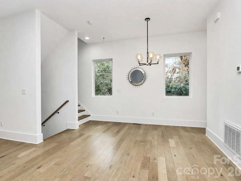 1004 Margaret Brown Street, Charlotte, NC 28202.  MLS# CAR4341341, YatesRealty ID 13183. Dining area