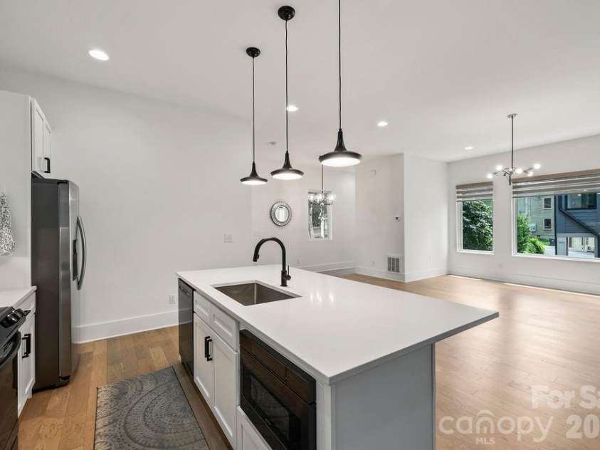 1004 Margaret Brown Street, Charlotte, NC 28202.  MLS# CAR4404066, YatesRealty ID 13183. 