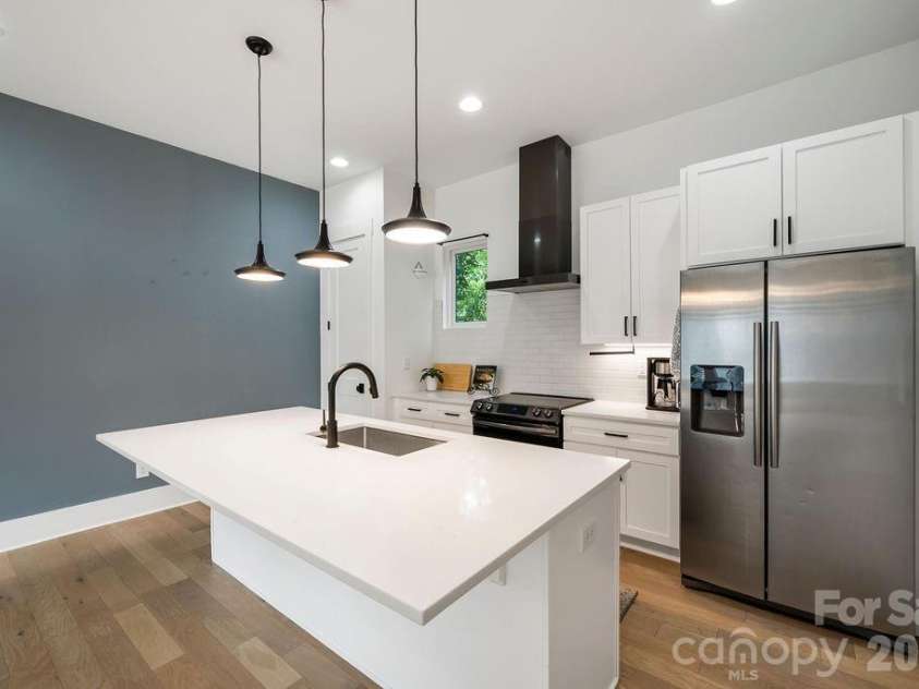 1004 Margaret Brown Street, Charlotte, NC 28202.  MLS# CAR4404066, YatesRealty ID 13183. 