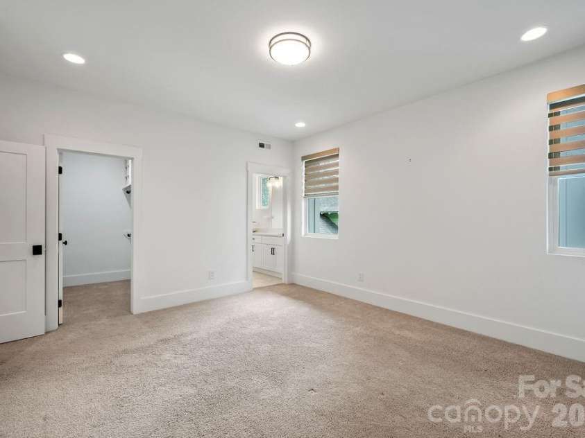 1004 Margaret Brown Street, Charlotte, NC 28202.  MLS# CAR4404066, YatesRealty ID 13183. 