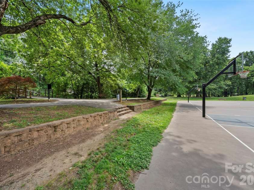1004 Margaret Brown Street, Charlotte, NC 28202.  MLS# CAR4404066, YatesRealty ID 13183. 