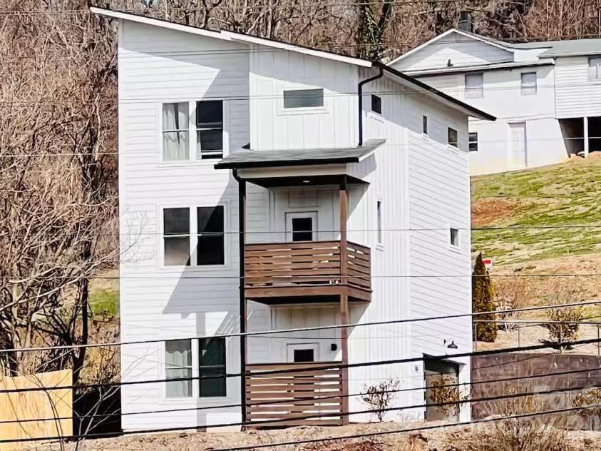 1063 Riverside Drive, Asheville, NC 28804.  MLS# CAR4330956, YatesRealty ID 13184. 