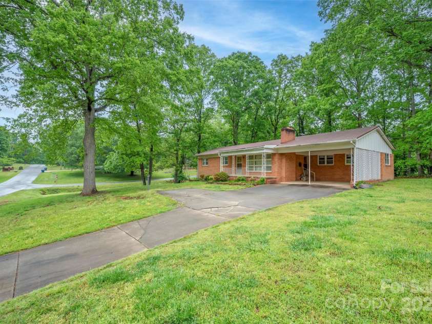 113 Dogwood Avenue, Forest City, NC 28043.  MLS# CAR4251521, YatesRealty ID 13185. 