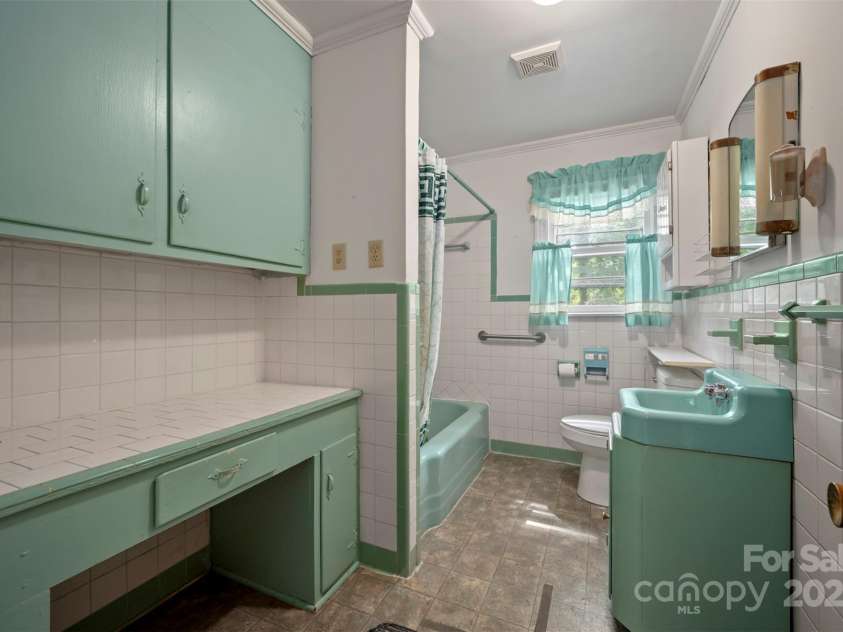 113 Dogwood Avenue, Forest City, NC 28043.  MLS# CAR4251521, YatesRealty ID 13185. 