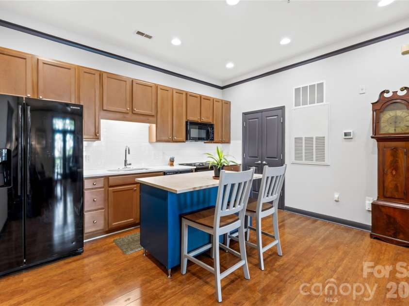 480 New Bern Station Court, Charlotte, NC 28209.  MLS# CAR4367132, YatesRealty ID 13186. 