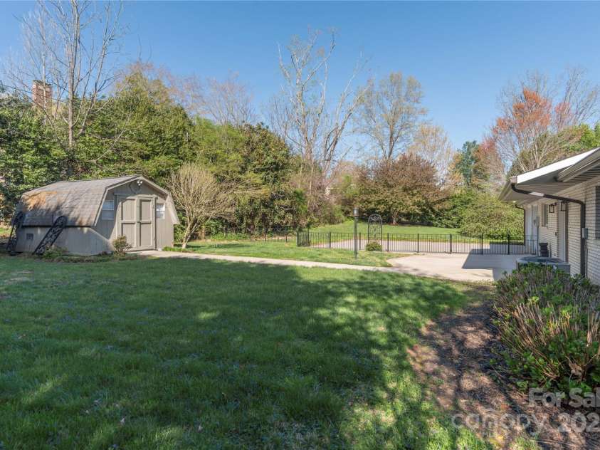 1329 Merrimon Avenue, Asheville, NC 28804.  MLS# CAR4244335, YatesRealty ID 13187. 