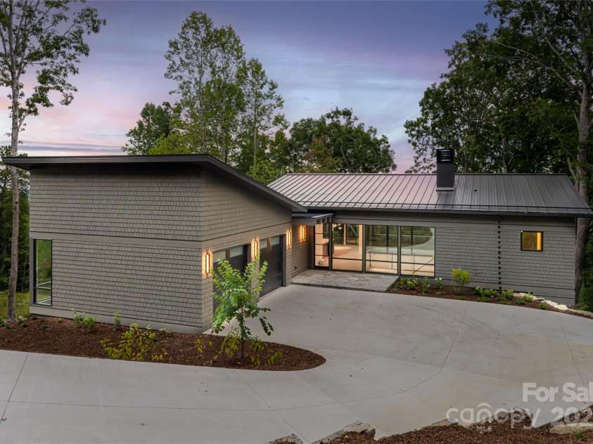 751 New Sprout Lane, Hendersonville, NC 28792.  MLS# CAR4154337, YatesRealty ID 13189. 