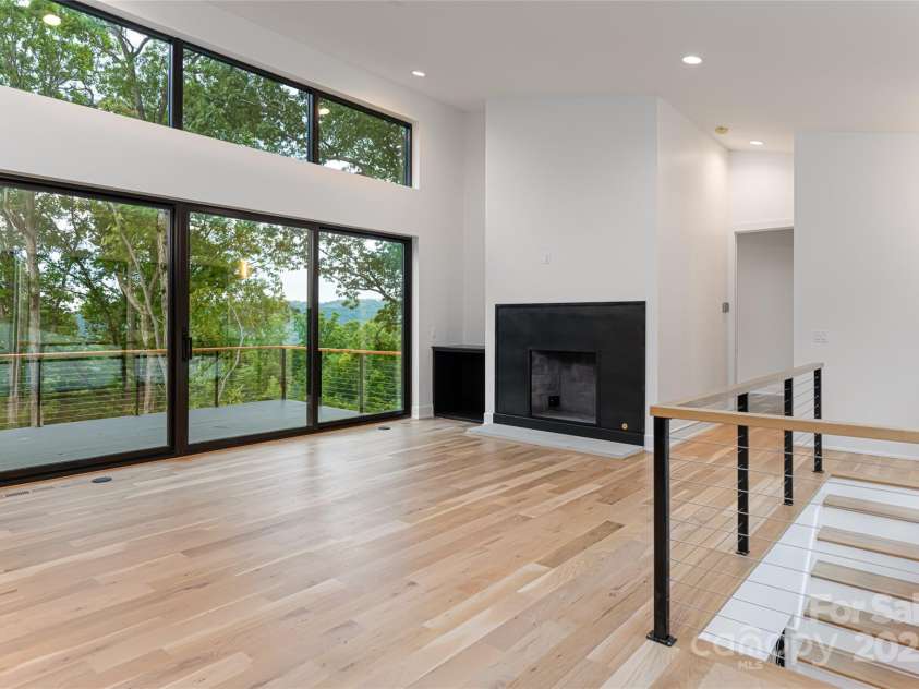 751 New Sprout Lane, Hendersonville, NC 28792.  MLS# CAR4154337, YatesRealty ID 13189. 