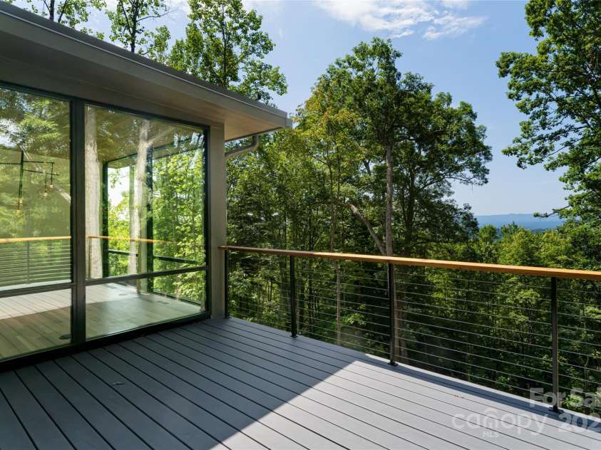 751 New Sprout Lane, Hendersonville, NC 28792.  MLS# CAR4154337, YatesRealty ID 13189. 