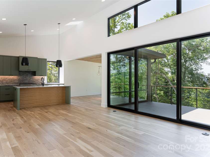 751 New Sprout Lane, Hendersonville, NC 28792.  MLS# CAR4154337, YatesRealty ID 13189. 