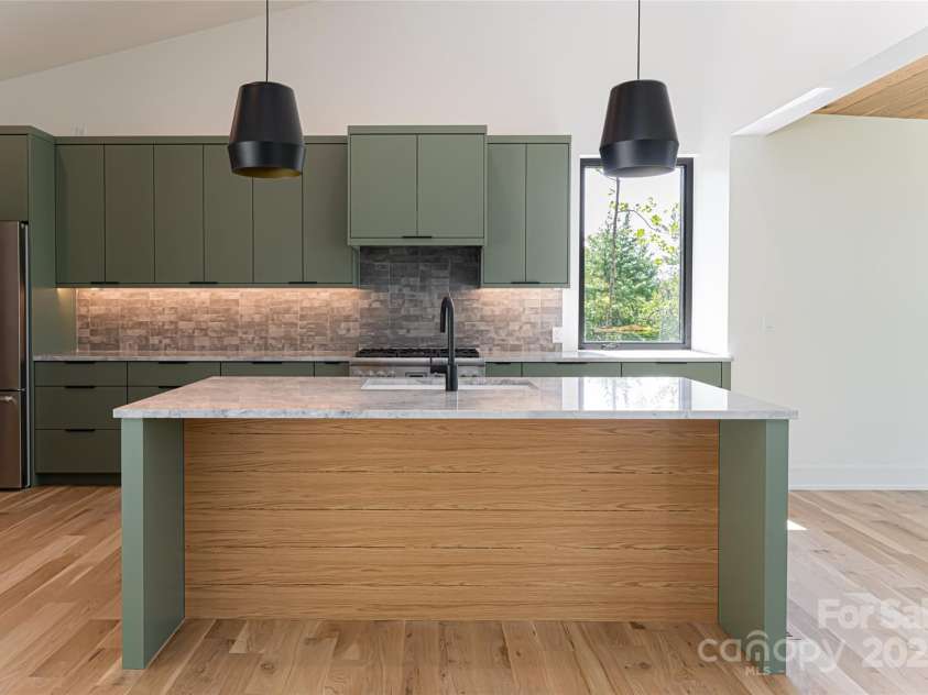 751 New Sprout Lane, Hendersonville, NC 28792.  MLS# CAR4154337, YatesRealty ID 13189. 