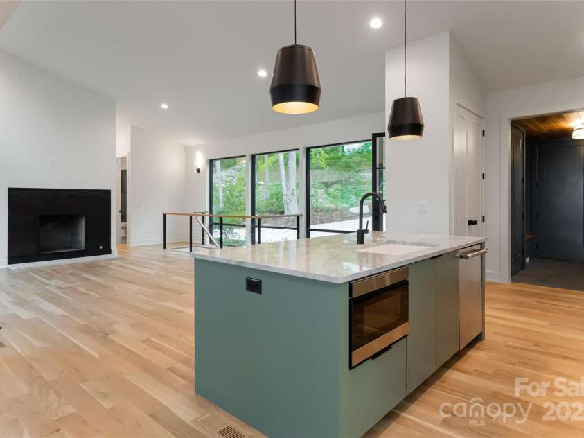 751 New Sprout Lane, Hendersonville, NC 28792.  MLS# CAR4154337, YatesRealty ID 13189. 