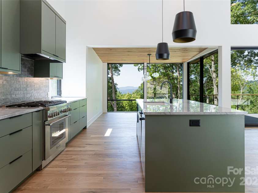 751 New Sprout Lane, Hendersonville, NC 28792.  MLS# CAR4154337, YatesRealty ID 13189. 