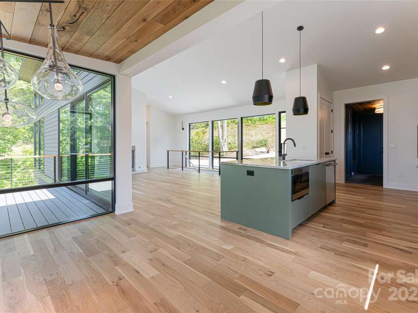 751 New Sprout Lane, Hendersonville, NC 28792.  MLS# CAR4154337, YatesRealty ID 13189. 