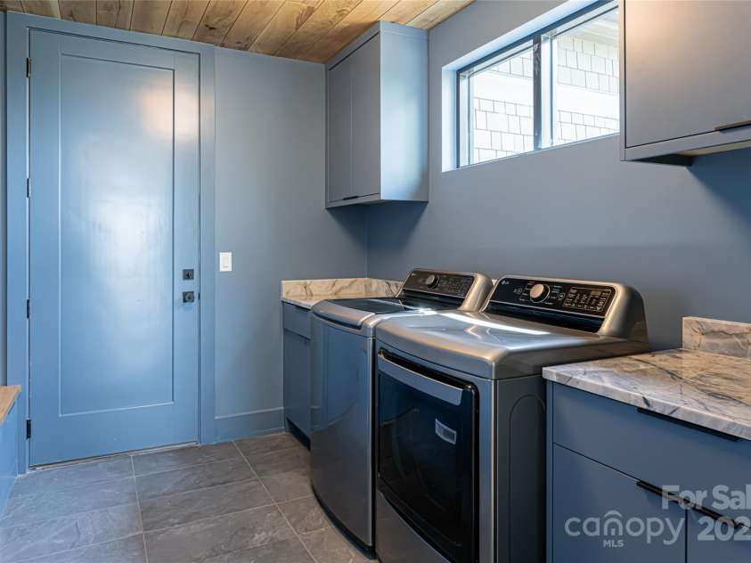 751 New Sprout Lane, Hendersonville, NC 28792.  MLS# CAR4154337, YatesRealty ID 13189. 