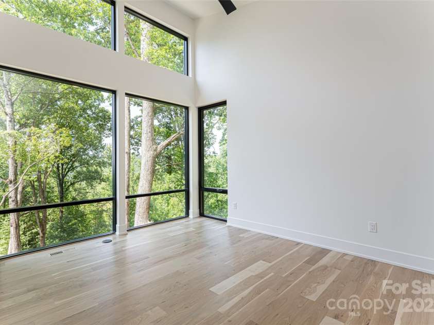 751 New Sprout Lane, Hendersonville, NC 28792.  MLS# CAR4154337, YatesRealty ID 13189. 