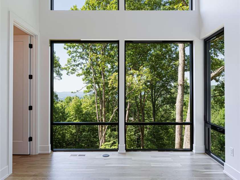 751 New Sprout Lane, Hendersonville, NC 28792.  MLS# CAR4154337, YatesRealty ID 13189. 