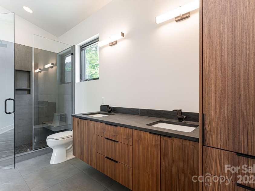 751 New Sprout Lane, Hendersonville, NC 28792.  MLS# CAR4154337, YatesRealty ID 13189. 