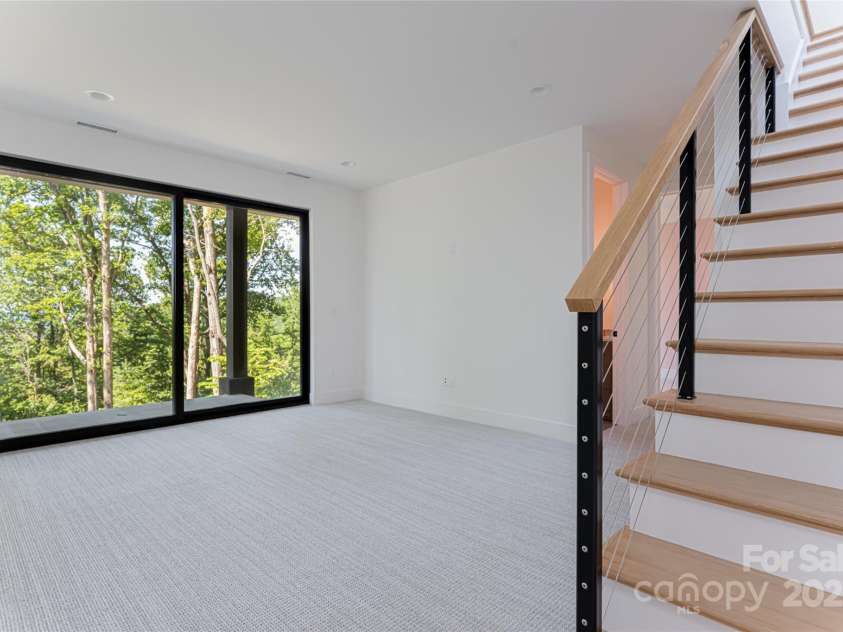 751 New Sprout Lane, Hendersonville, NC 28792.  MLS# CAR4154337, YatesRealty ID 13189. 