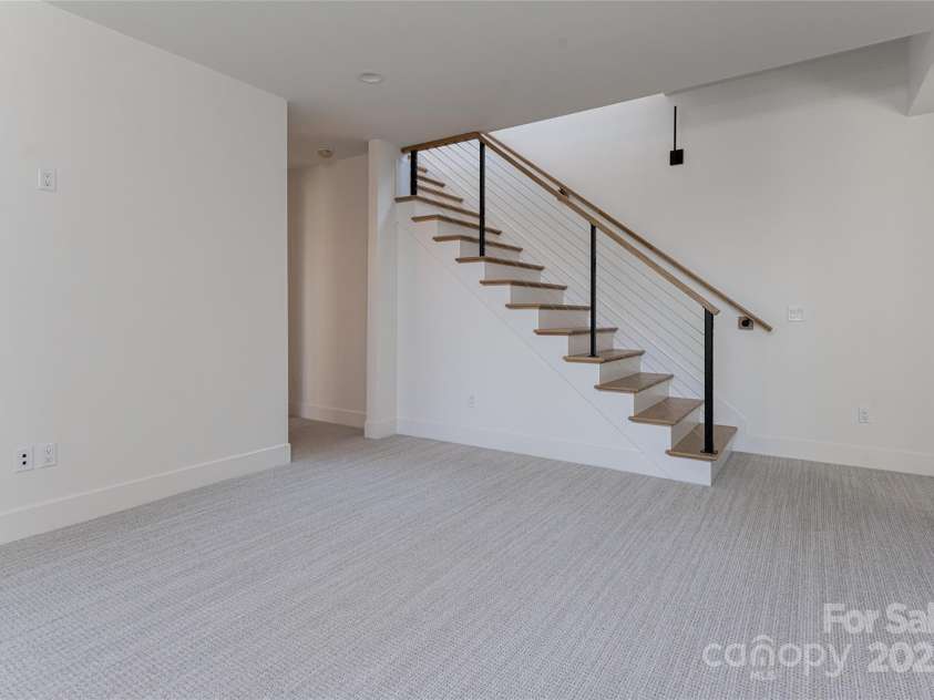 751 New Sprout Lane, Hendersonville, NC 28792.  MLS# CAR4154337, YatesRealty ID 13189. 