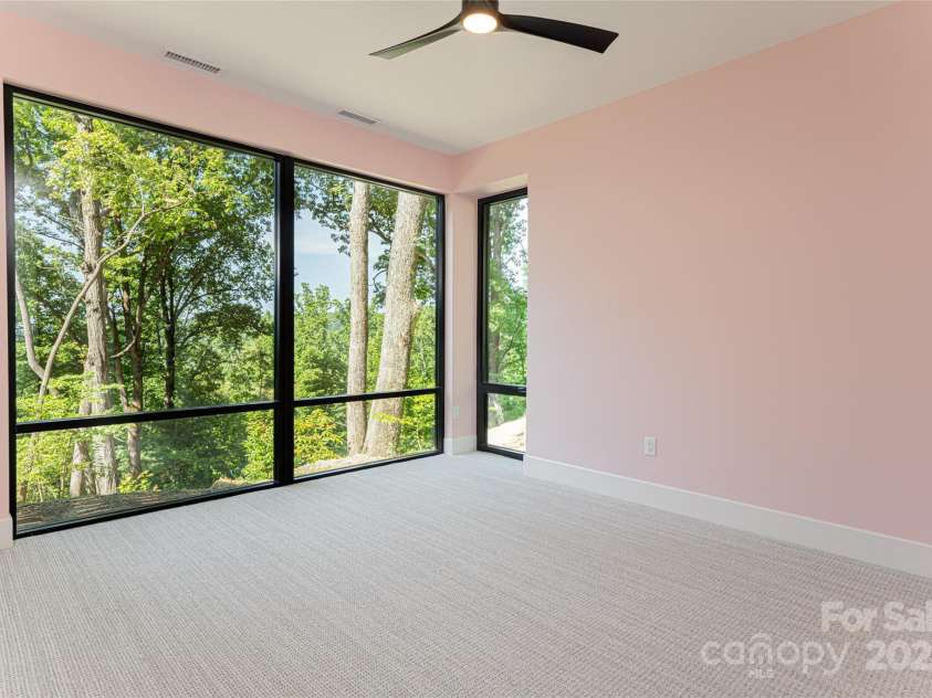 751 New Sprout Lane, Hendersonville, NC 28792.  MLS# CAR4154337, YatesRealty ID 13189. 