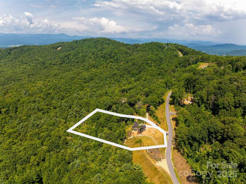 751 New Sprout Lane, Hendersonville, NC 28792.  MLS# CAR4154337, YatesRealty ID 13189. 