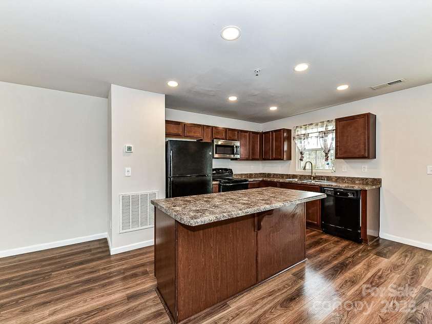 1128 Tangle Ridge Drive, Concord, NC 28025.  MLS# CAR4219429, YatesRealty ID 1319. Kitchen