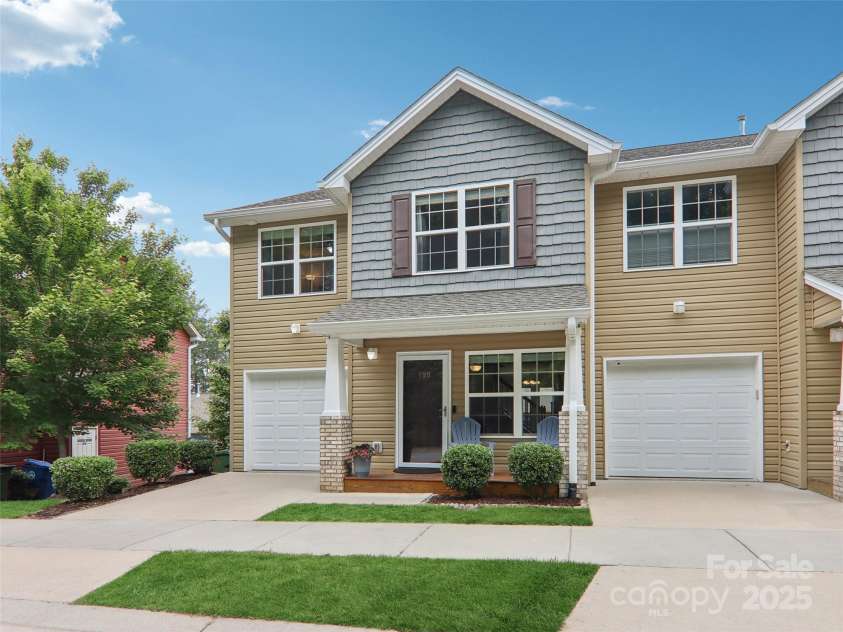 198 Alpine Ridge Drive, Asheville, NC 28806.  MLS# CAR4259639, YatesRealty ID 1319. 