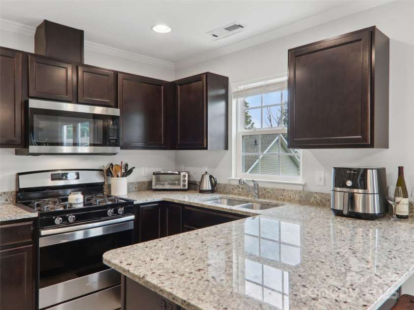 198 Alpine Ridge Drive, Asheville, NC 28806.  MLS# CAR4259639, YatesRealty ID 1319. 