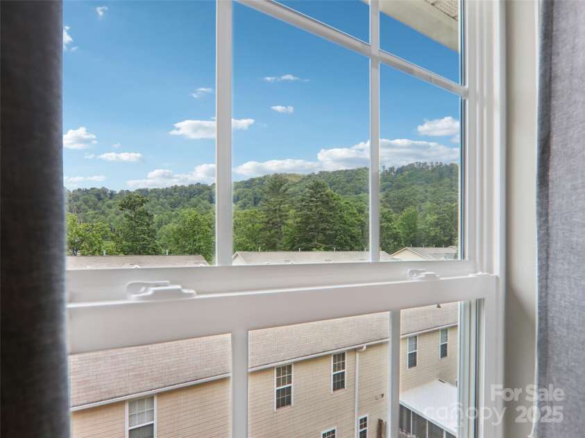 198 Alpine Ridge Drive, Asheville, NC 28806.  MLS# CAR4259639, YatesRealty ID 1319. 