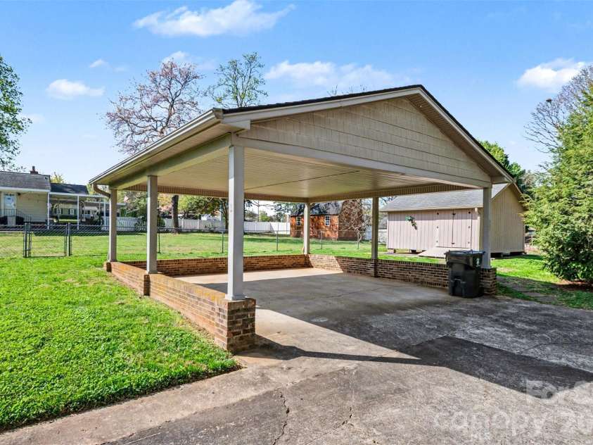 201 Pine Street, Lowell, NC 28098.  MLS# CAR4364711, YatesRealty ID 13194. 