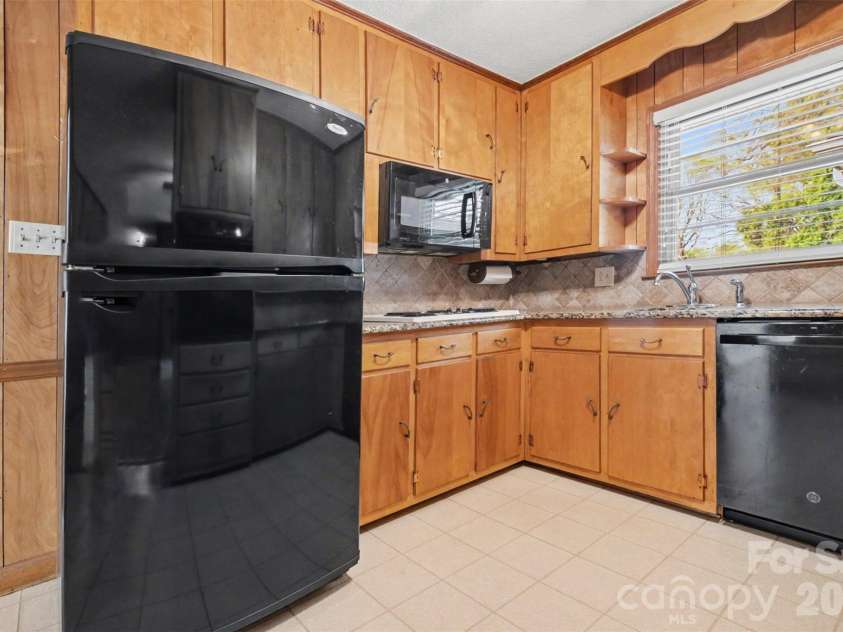 201 Pine Street, Lowell, NC 28098.  MLS# CAR4364711, YatesRealty ID 13194. 