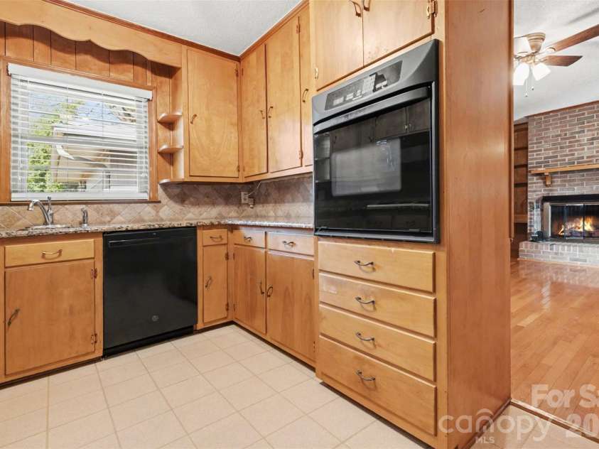 201 Pine Street, Lowell, NC 28098.  MLS# CAR4364711, YatesRealty ID 13194. 