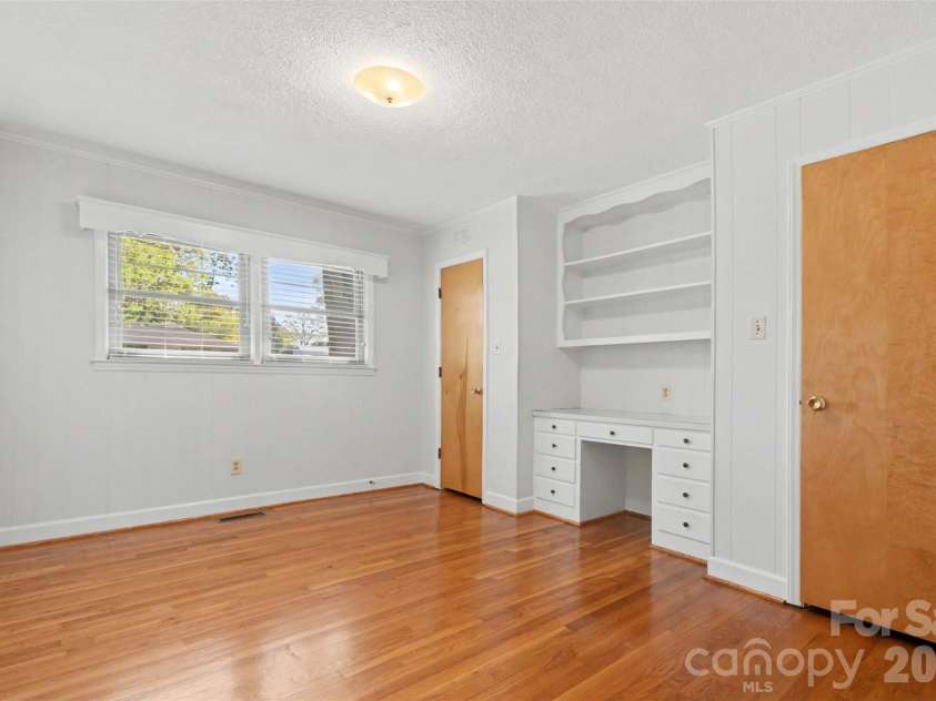 201 Pine Street, Lowell, NC 28098.  MLS# CAR4364711, YatesRealty ID 13194. 