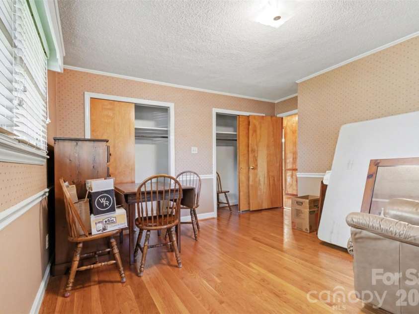 201 Pine Street, Lowell, NC 28098.  MLS# CAR4364711, YatesRealty ID 13194. 
