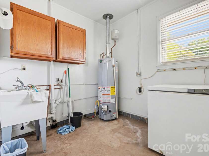 201 Pine Street, Lowell, NC 28098.  MLS# CAR4364711, YatesRealty ID 13194. 