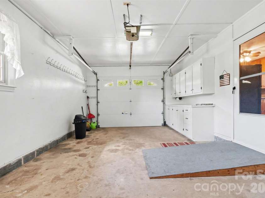 201 Pine Street, Lowell, NC 28098.  MLS# CAR4364711, YatesRealty ID 13194. 
