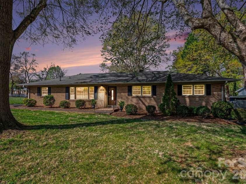 201 Pine Street, Lowell, NC 28098.  MLS# CAR4364711, YatesRealty ID 13194. 