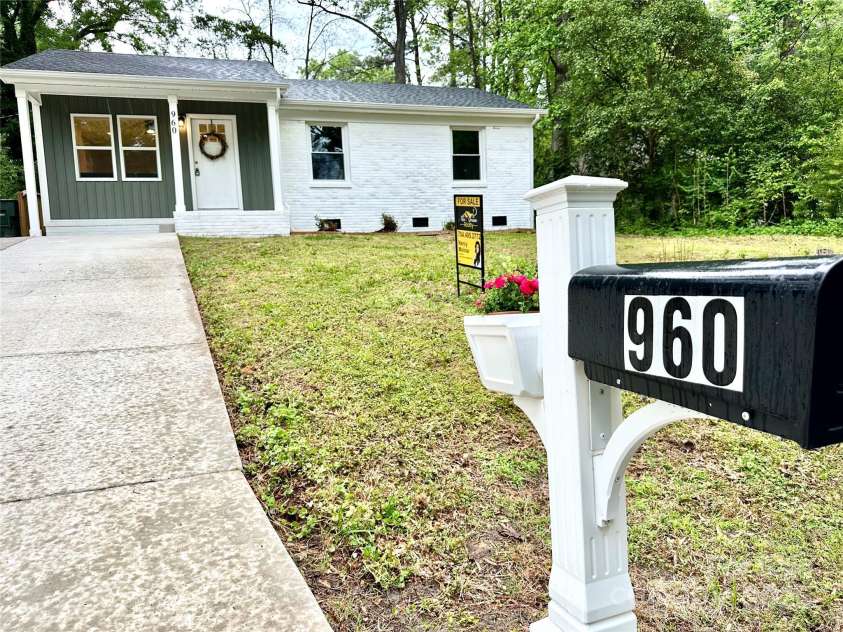 960 Bond Avenue, Gastonia, NC 28052.  MLS# CAR4250735, YatesRealty ID 13194. 