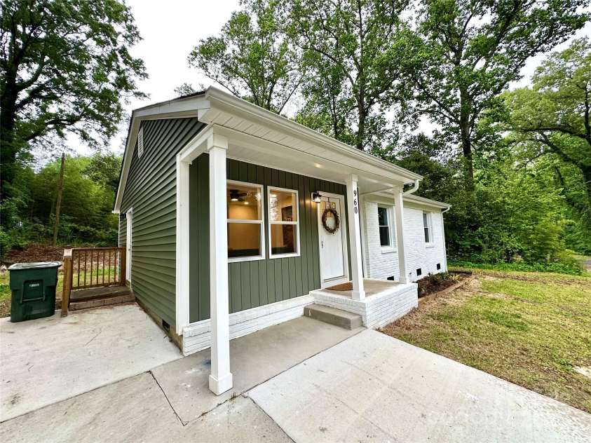 960 Bond Avenue, Gastonia, NC 28052.  MLS# CAR4250735, YatesRealty ID 13194. 