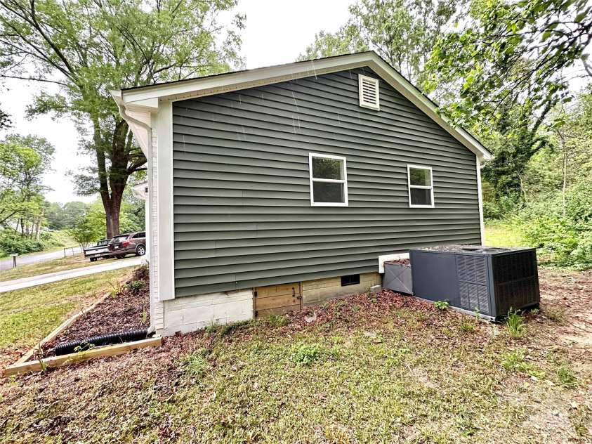 960 Bond Avenue, Gastonia, NC 28052.  MLS# CAR4250735, YatesRealty ID 13194. 