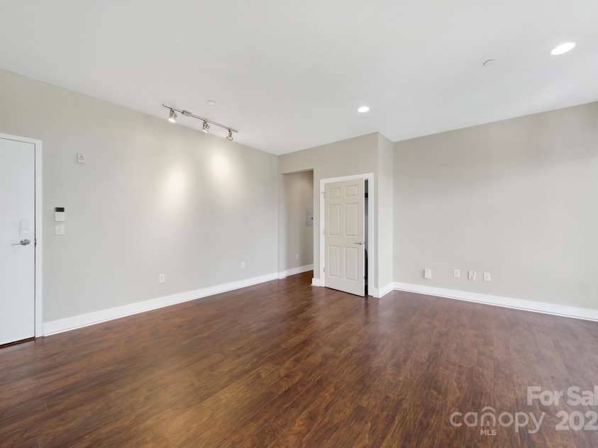 2200 Lyndhurst Avenue, Charlotte, NC 28203.  MLS# CAR4250656, YatesRealty ID 13195. 