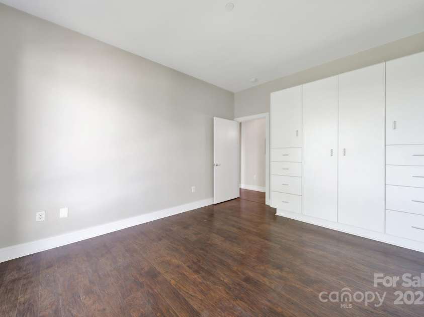 2200 Lyndhurst Avenue, Charlotte, NC 28203.  MLS# CAR4250656, YatesRealty ID 13195. 