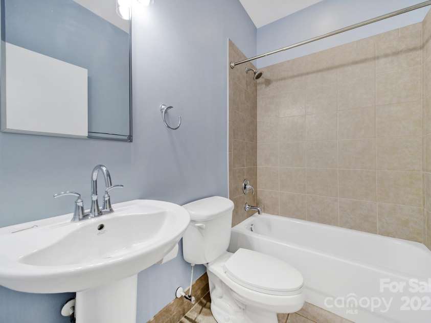 2200 Lyndhurst Avenue, Charlotte, NC 28203.  MLS# CAR4250656, YatesRealty ID 13195. 