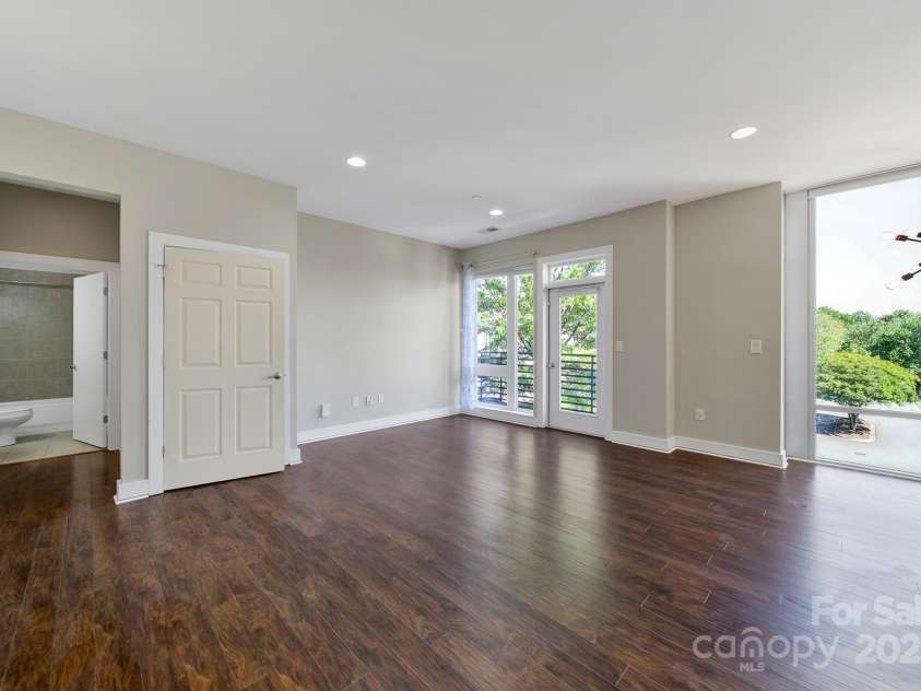 2200 Lyndhurst Avenue, Charlotte, NC 28203.  MLS# CAR4250656, YatesRealty ID 13195. 